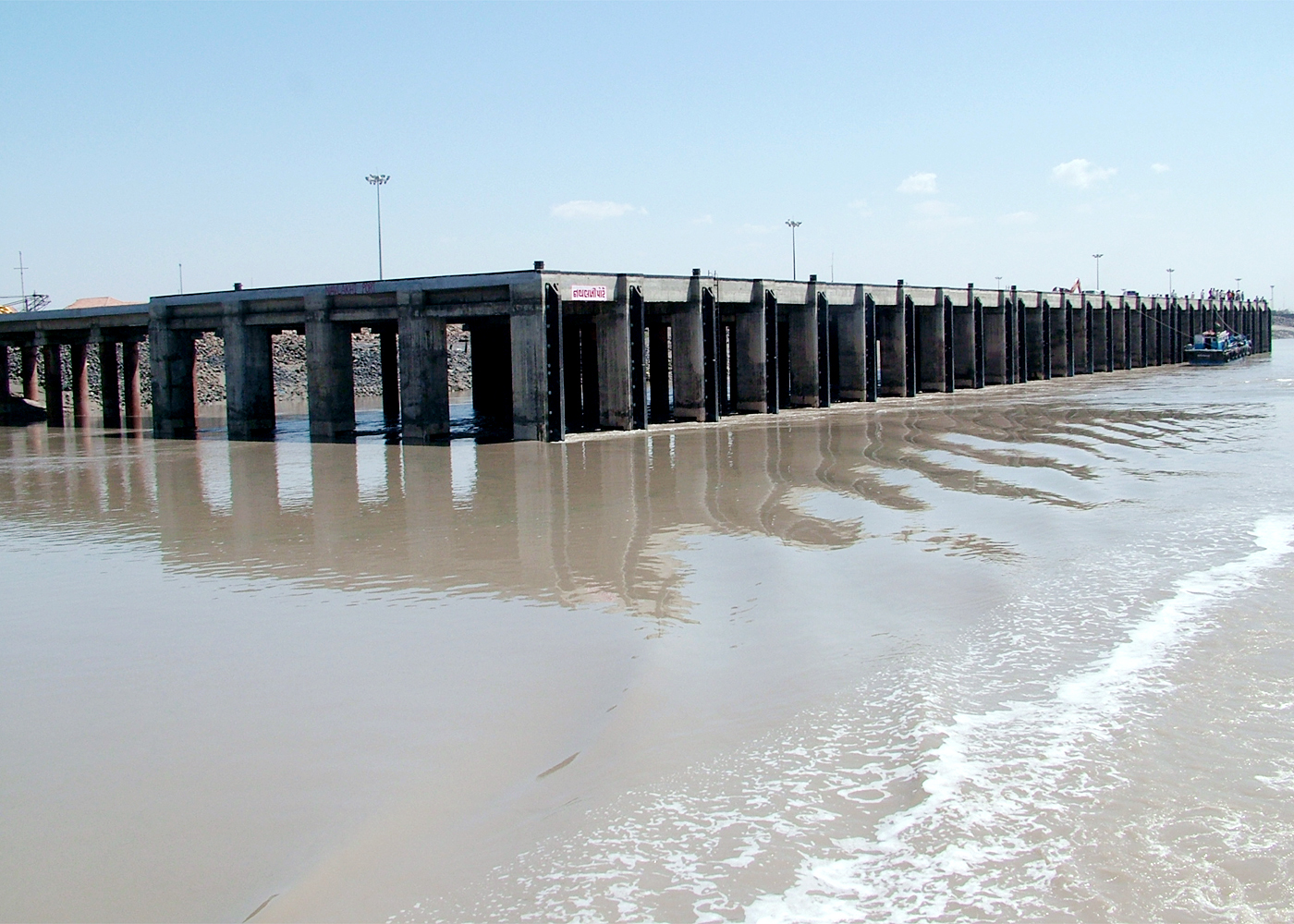 HAT 400 NAVLAKHI PORT Hitechelastomers